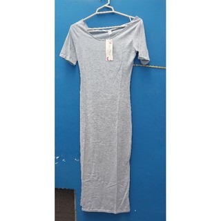 TA. Áo đầm maxi hở lưng dài 120cm.