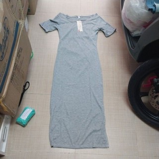 TA. Áo đầm maxi hở lưng dài 120cm.
