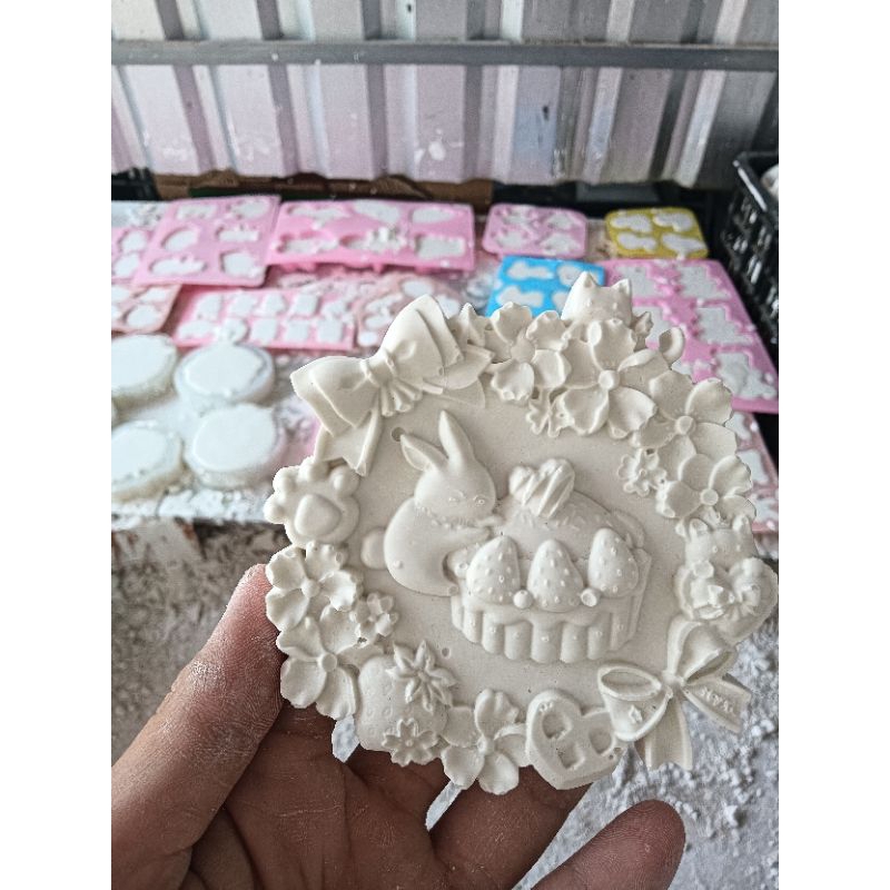 Tượng thạch cao tranh dễ thương dưới 20k là ngẫu nhiên
