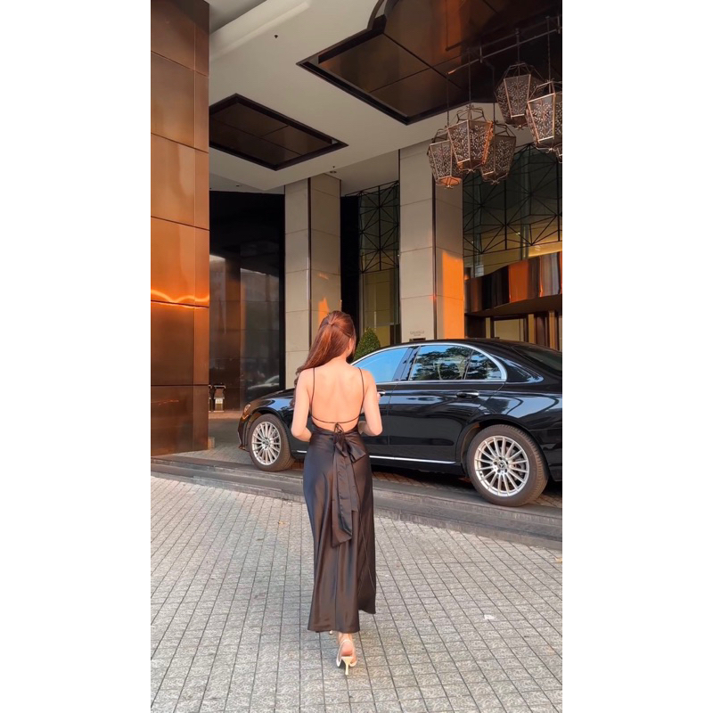 Đầm lụa cổ cao nơ lưng Mevauyen