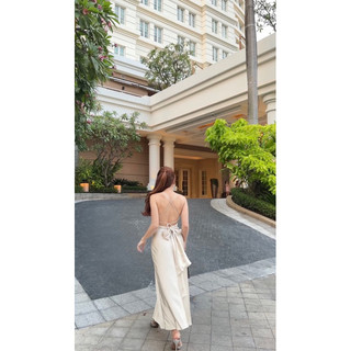 Đầm lụa cổ cao nơ lưng Mevauyen