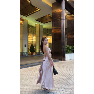 Đầm lụa cổ cao nơ lưng Mevauyen