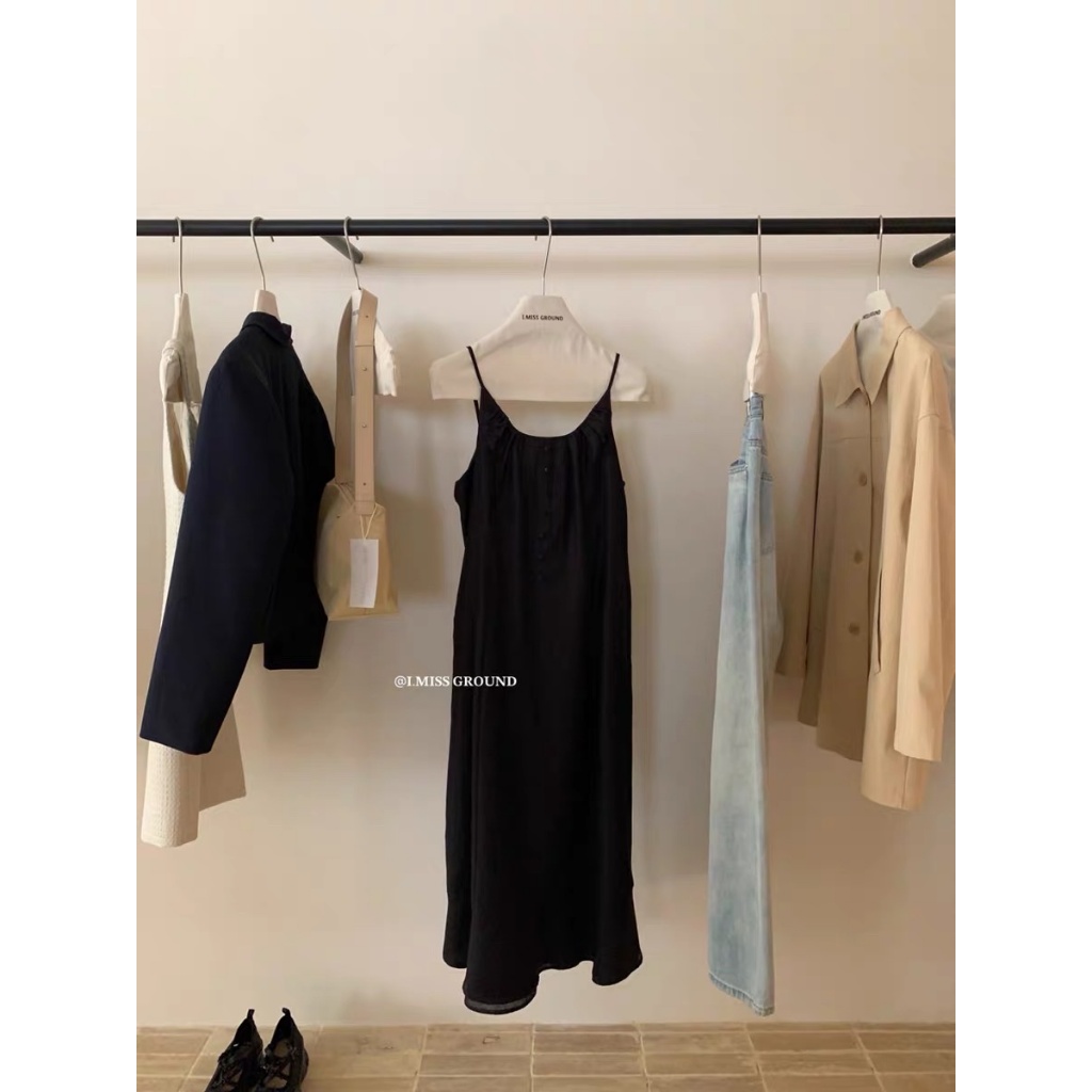 𝗟𝗔 𝗖𝗛𝗔𝗥𝗠𝗘́ |Váy von dây cúc bọc 80108 ME.studio