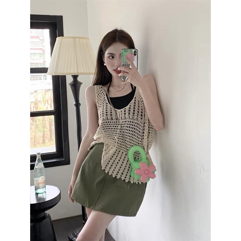 Áo ba lỗ dệt kim đan móc mặc đi biển cực xinh. Áo đan lưới không tay cổ V phong cách Retro (TẶNG kèm áo 2 dây đen) | BigBuy360 - bigbuy360.vn