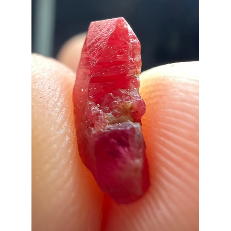 Ruby tinh thể bé, màu đỏ cực đẹp, 1.5ct