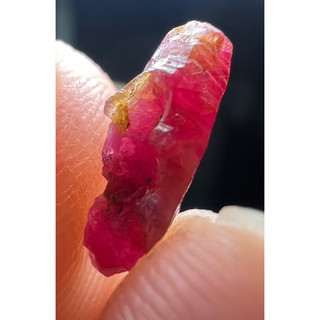 Ruby tinh thể bé, màu đỏ cực đẹp, 1.5ct