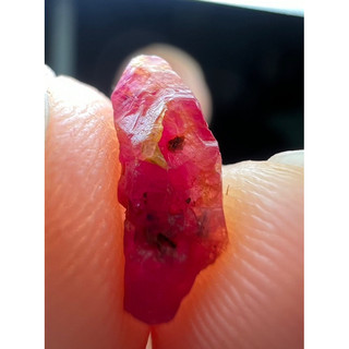Ruby tinh thể bé, màu đỏ cực đẹp, 1.5ct