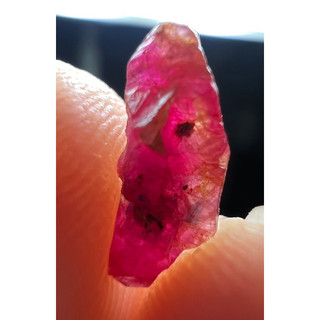 Ruby tinh thể bé, màu đỏ cực đẹp, 1.5ct