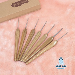 HÀNG SẴN KÈM HỘP Kim móc Thất Châm Phường  gỗ đàn hương xanh