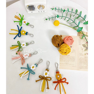 Móc khóa Macrame hoa cúc handmade