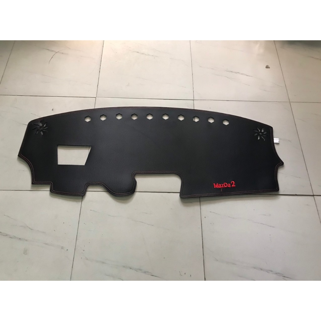 Thảm trải taplo MAZDA2 đời 2015-2025 có kính HUD chống nóng, bảo vệ mặt taplo xe
