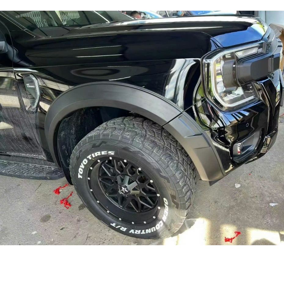 Ốp viền cua lốp xe Ford Ranger đời 2022 2023 2024 Màu Đen, bộ 4 ốp bánh xe Ranger 2022 - 2024