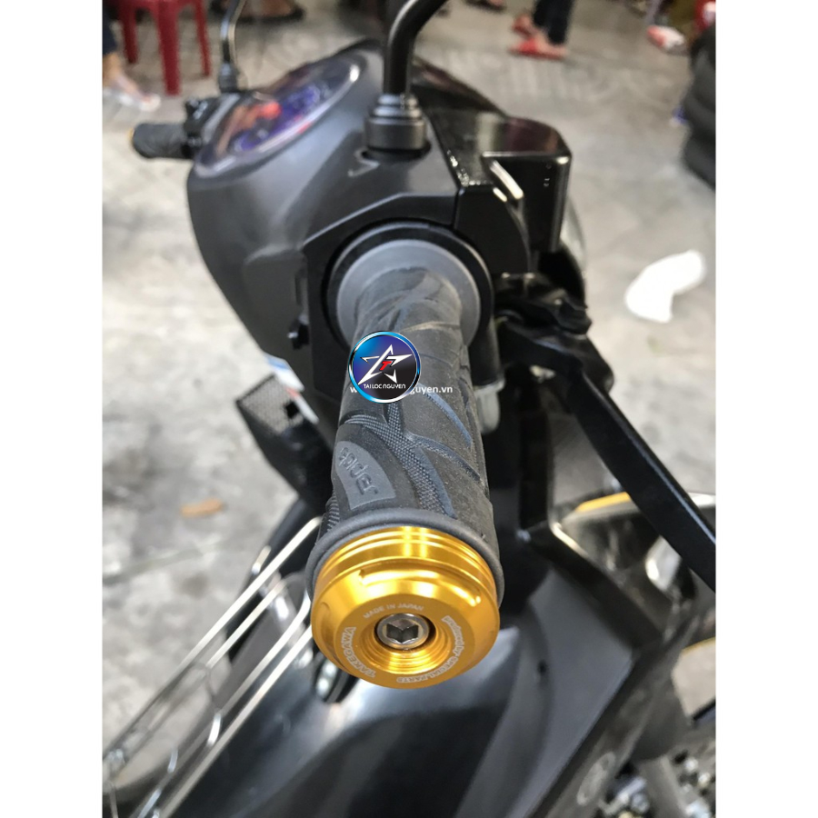GÙ TAKEGAWA GẮN GÙ TAY LÁI XE MÁY