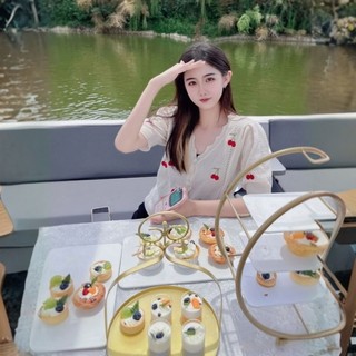 Áo kiểu cộc tay cổ tim họa tiết xinh xinh