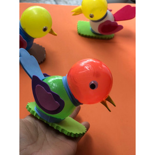 Con chim từ bóng nhựa