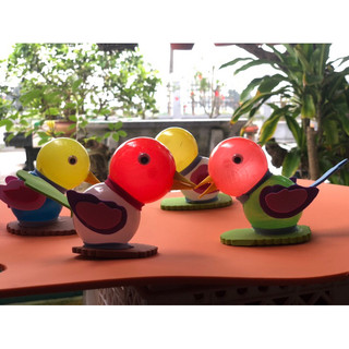 Con chim từ bóng nhựa