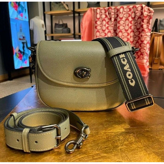 Túi Coach Willow Saddle Bag dáng bầu kinh điển