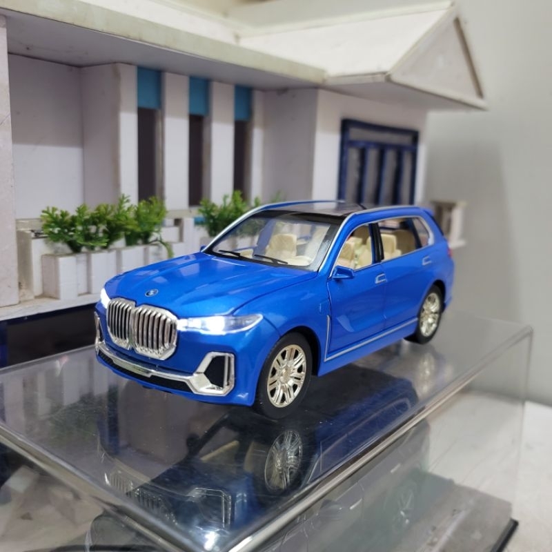 Mô hình xe BMW X7 tỷ lệ 1:24 bằng hợp kim có đèn có âm thanh động cơ và chạy cót