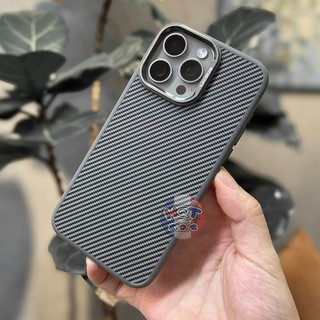 Ốp lưng vân carbon likgus kevlar cho ip 15 pro max / 15 pro / 14 pro max