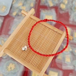 Vòng tay chỉ đỏ mix chuông bạc