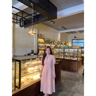 Đầm cổ bẻ khuy gỗ rúm eo