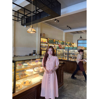 Đầm cổ bẻ khuy gỗ rúm eo