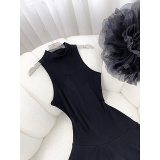Váy đen xoè tay dài(sẵn tại shop)