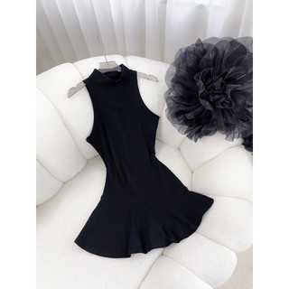 Váy đen xoè tay dài(sẵn tại shop)