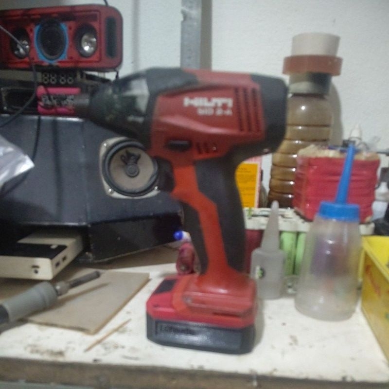 vít hilti 12v