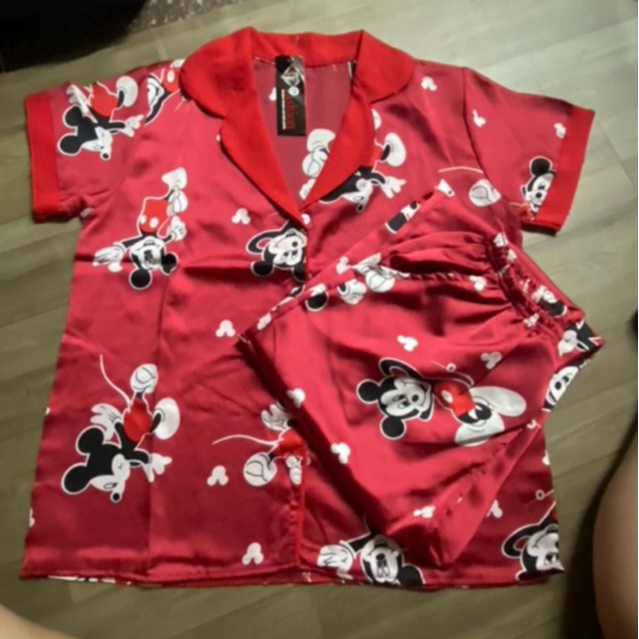 Bộ Pyjama Mickey đỏ lụa satin freesize dưới 60kg
