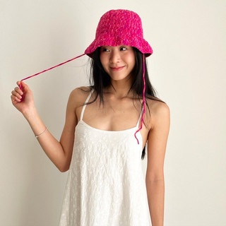 Nón len NEENEE ĐAN XEN STRAP BUCKET HAT chất len dày dặn