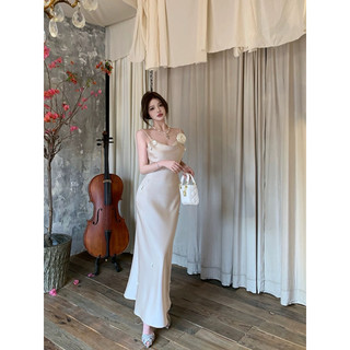 [Hàng có sẵn_Ảnh thật] Đầm satin hai dây đính hoa hồng dáng dài cổ đổ_ Mã 274