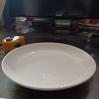 Đĩa sứ lòng sâu 3,5 cm , rộng 23 cm , giá 1 cái