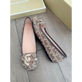 Giày bệt hiệu, hàng dư liệu hãng, mềm, êm, có size 40