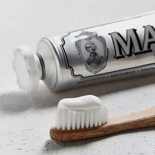 Kem Đánh Răng Marvis Smokers Whitening Mint