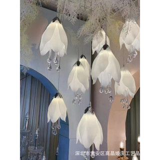 Đèn thả hoa ly thả trần trang trí đám cưới sự kiện
