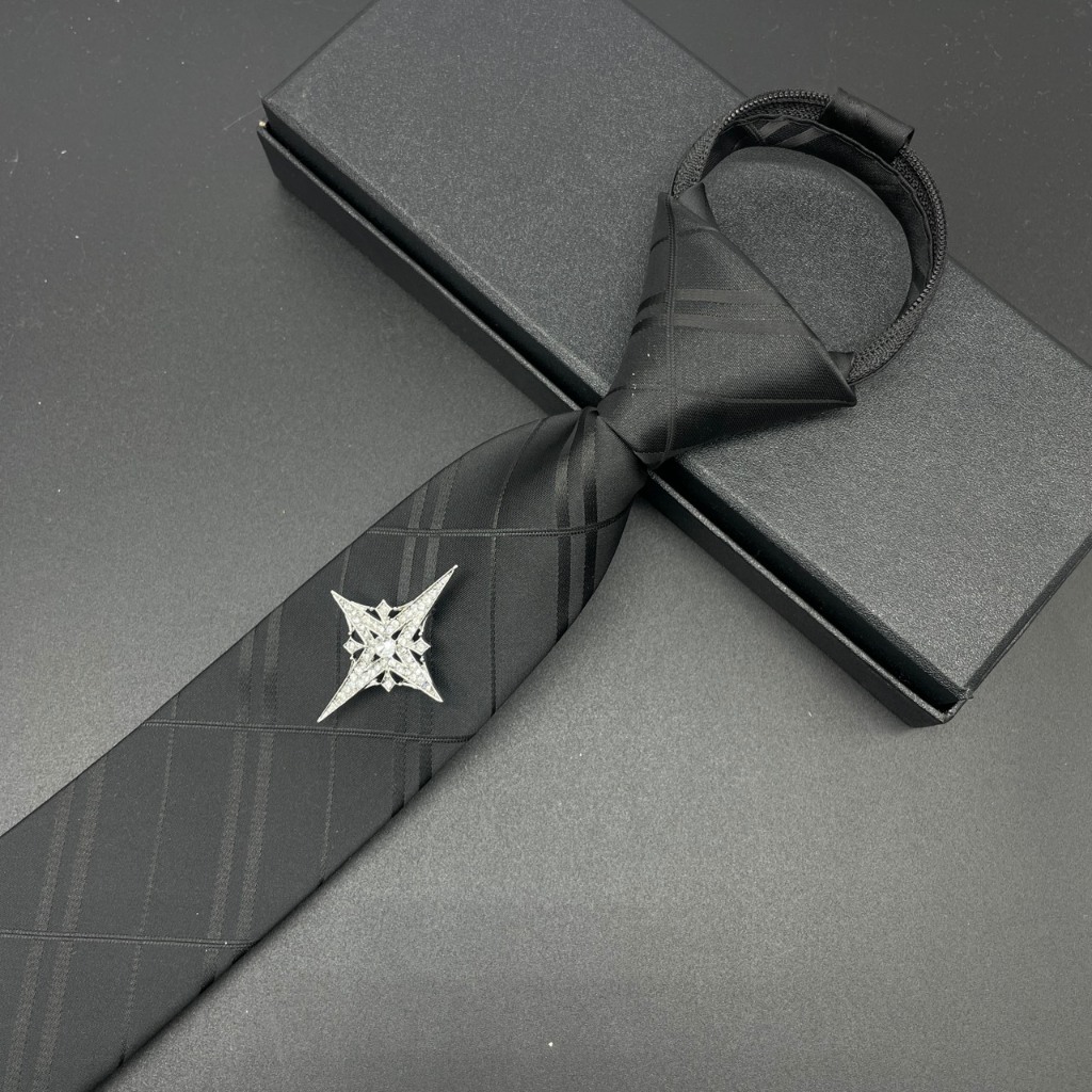 Cà vạt 6cm thắt sẵn màu đen mẫu thiết kế đính đá