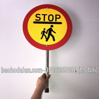 Bảng báo cầm tay chất liệu alu dán decal phản quang nội dung "STOP''