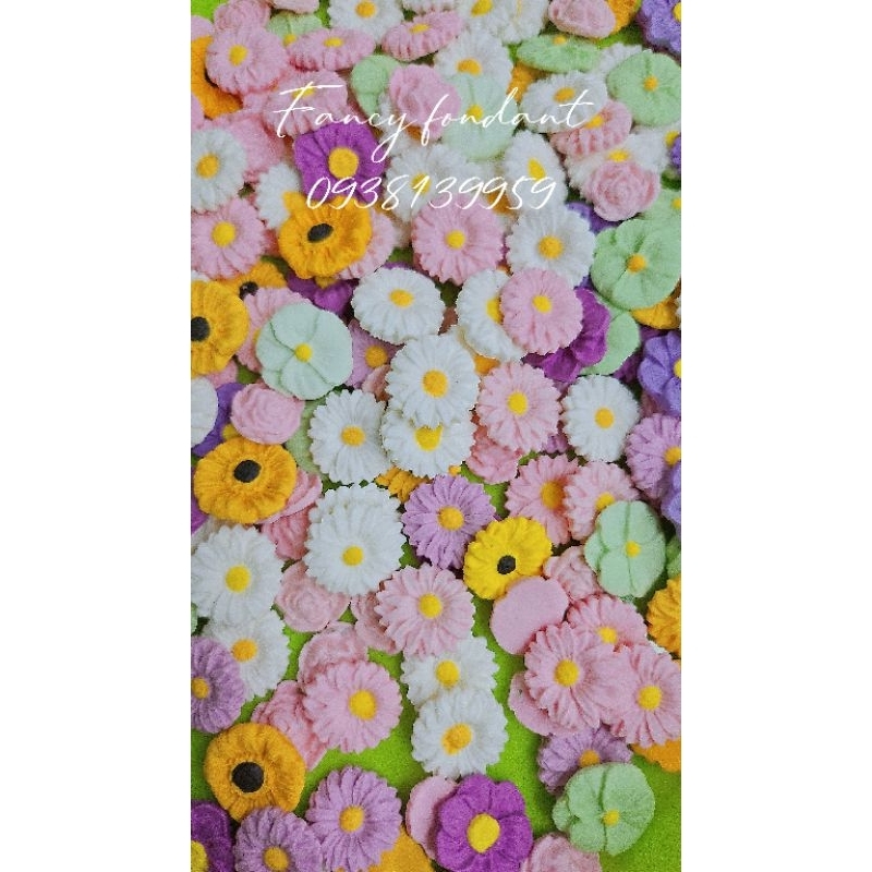 Hoa nhiều màu bằng gumpaste hộp 60g 50c hoa đk 2cm