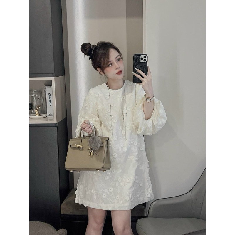 Đầm kem xô thêu hoa cổ tròn tay bí dáng suông