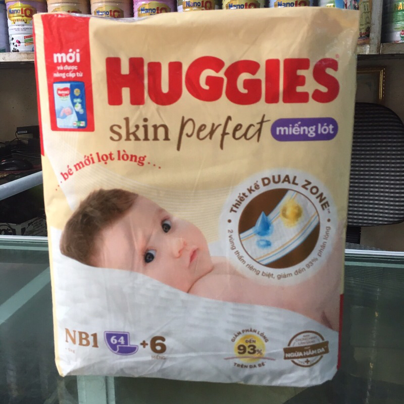 Miếng lót sơ sinh NB1 Huggies Dry Tràm Trà Tự Nhiên 64 miếng + 6 miếng