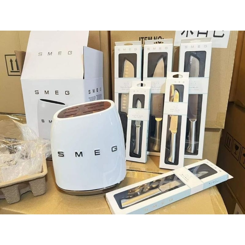 BỘ DAO SMEG (6 DAO+1Ổ CẮM DAO) sẵn trắng+ đỏ