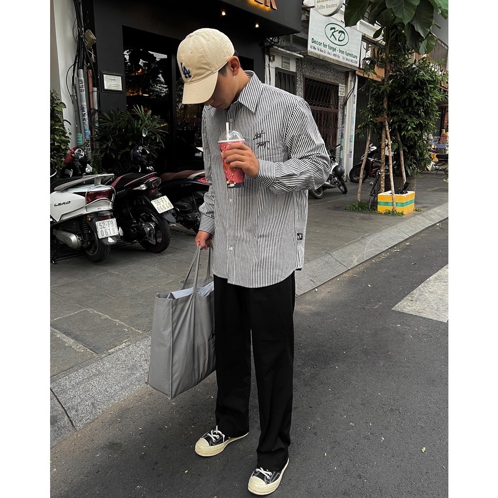 Áo Sơ Mi Kẻ Xám Dài Tay Thêu Chữ Chuột Trắng Vải Cotton Lụa Cao Cấp | BigBuy360 - bigbuy360.vn