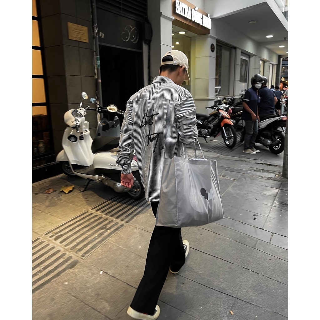 Áo Sơ Mi Kẻ Xám Dài Tay Thêu Chữ Chuột Trắng Vải Cotton Lụa Cao Cấp | BigBuy360 - bigbuy360.vn