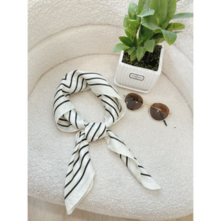 Khăn Quàng Cổ Lụa Hình Vuông Họa Tiết Kẻ Sọc Đơn Giản Dễ Phối Đồ Cho Nữ Miolady