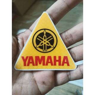 Tem nổi tam giác dán đuôi xe Yamahaa