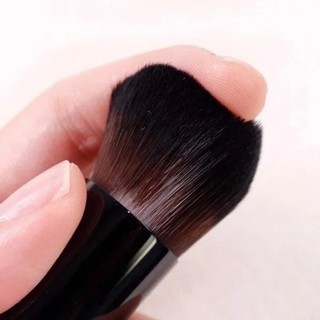 Cọ phấn má hồng + Highlight Clio Prism Face Brush 204
