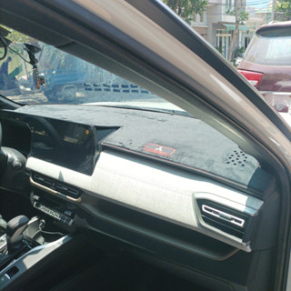 Thảm taplo Mitsubishi Xforce 2024 chất liệu nhung, vân gỗ