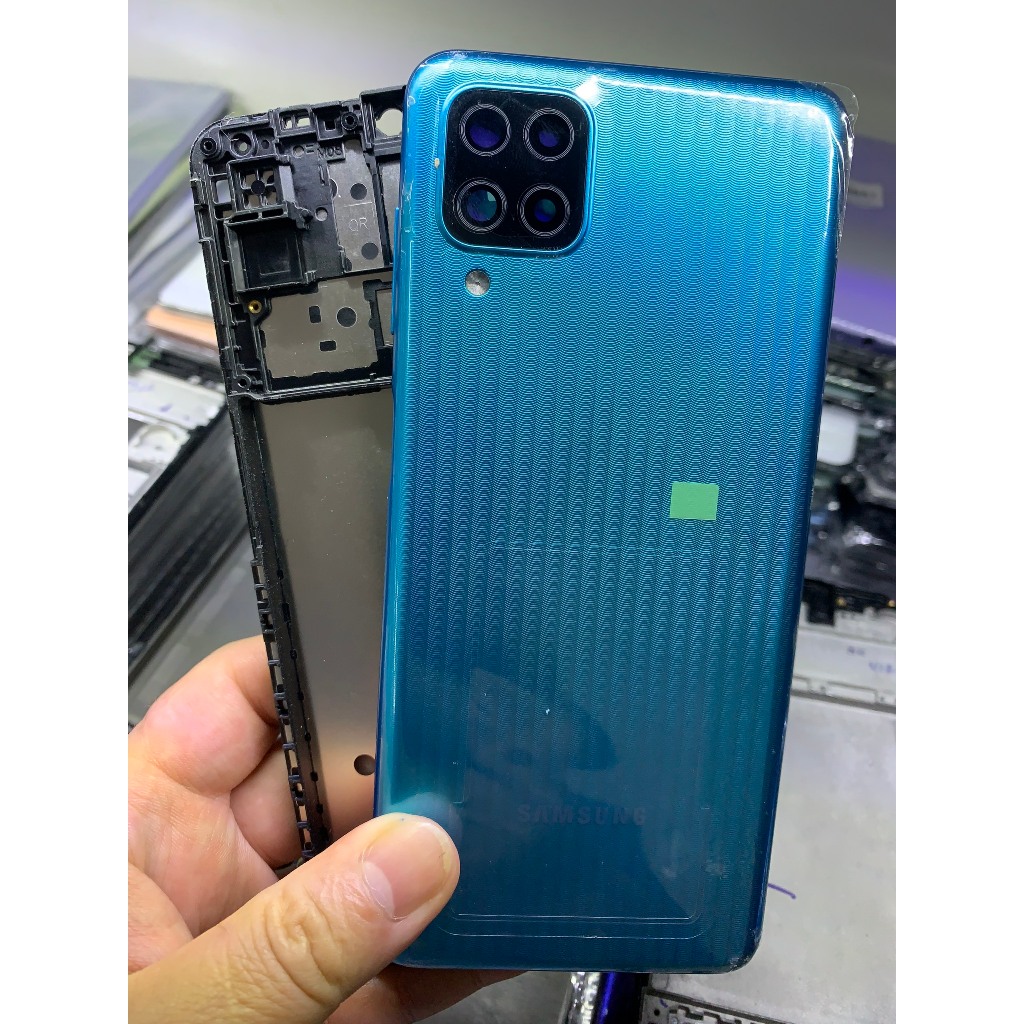 Bộ xương vỏ zin samsung M12 - có mã kèm khay sim
