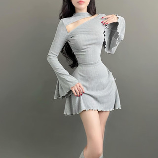 SET ĐẦM CỔ LỌ TAY DÀI KHOÉT VAI DÁNG NGẮN XÉO TÀ